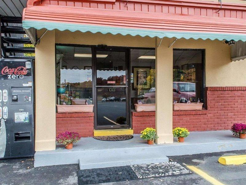 Econo Lodge Frackville Buitenkant foto