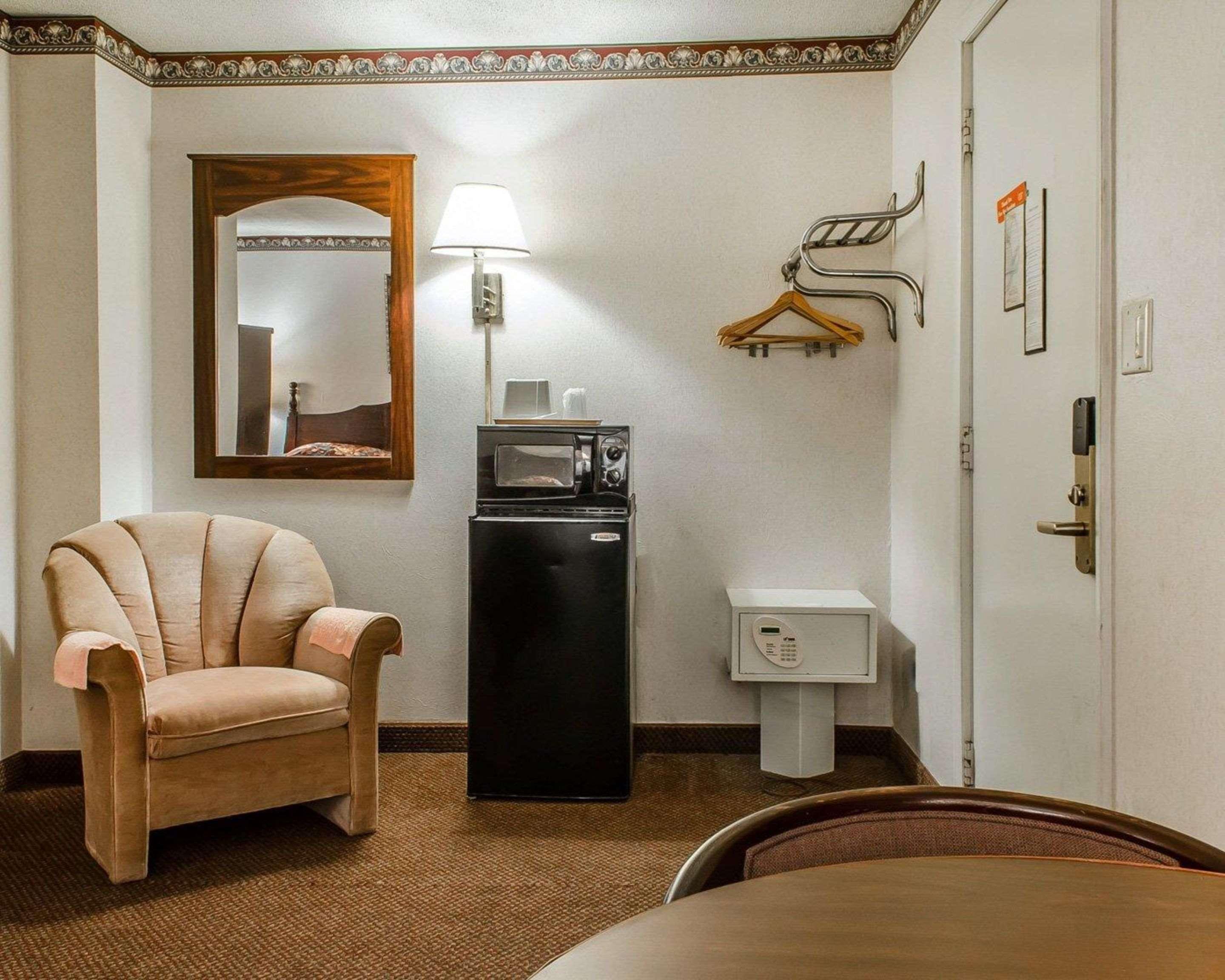 Econo Lodge Frackville Buitenkant foto